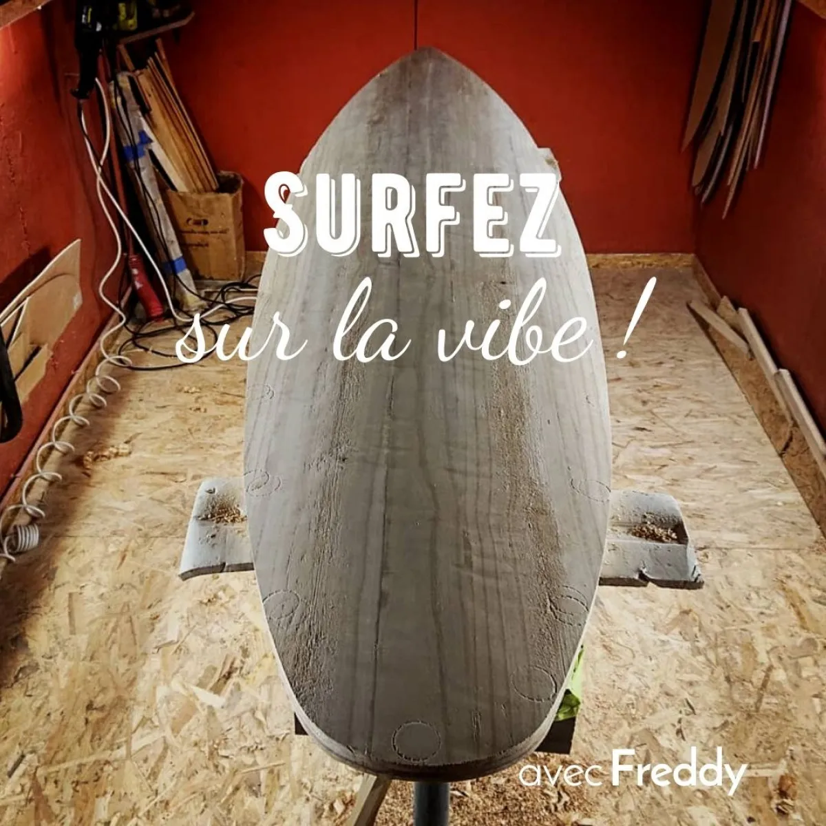 Illustration de: Créez votre planche de surf en bois (taille 8') - 2J