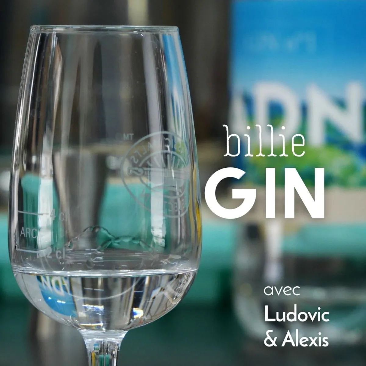 Illustration de: Visitez une distillerie et dégustez du gin