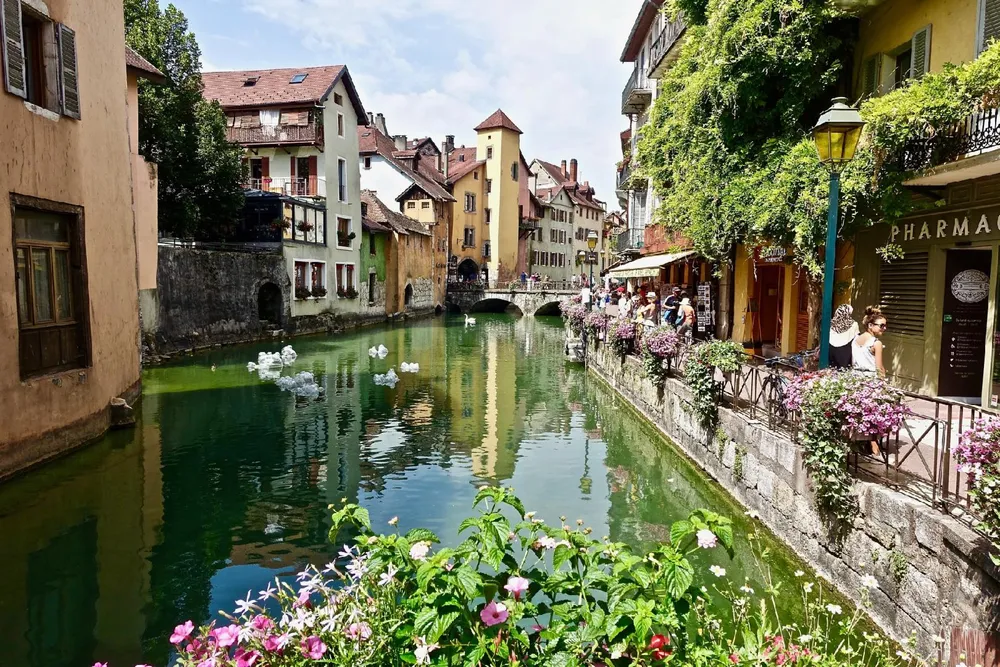 Image de couverture illustrant la destination Annecy