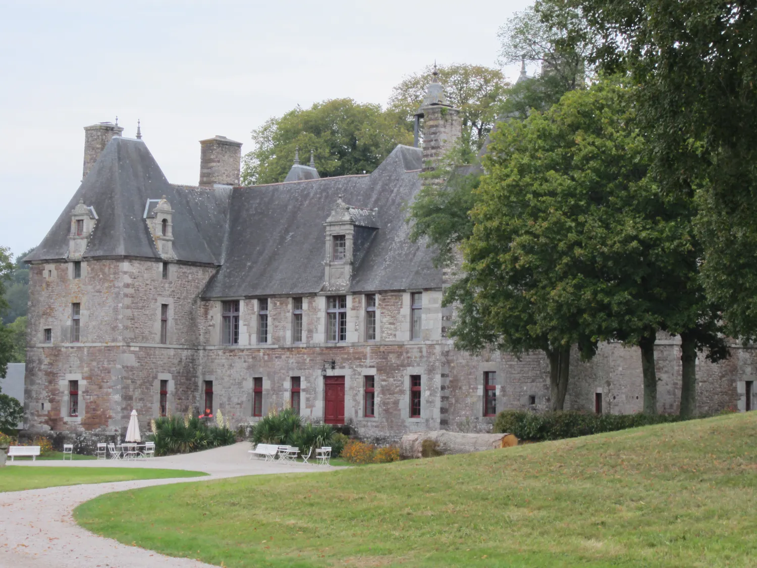 Image qui illustre: Château De Cerisy-la-salle à Cerisy-la-Salle - 0