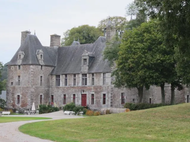 Image qui illustre: Château De Cerisy-la-salle