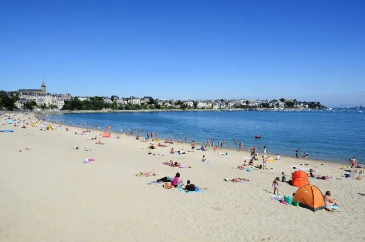 Image qui illustre: Plage de l'Écluse