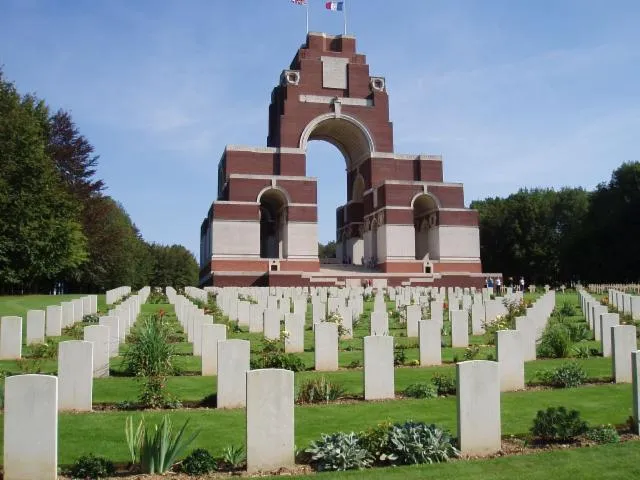 Image qui illustre: Mémorial De Thiepval (thiepval Memorial To The Missing Of The Somme)
