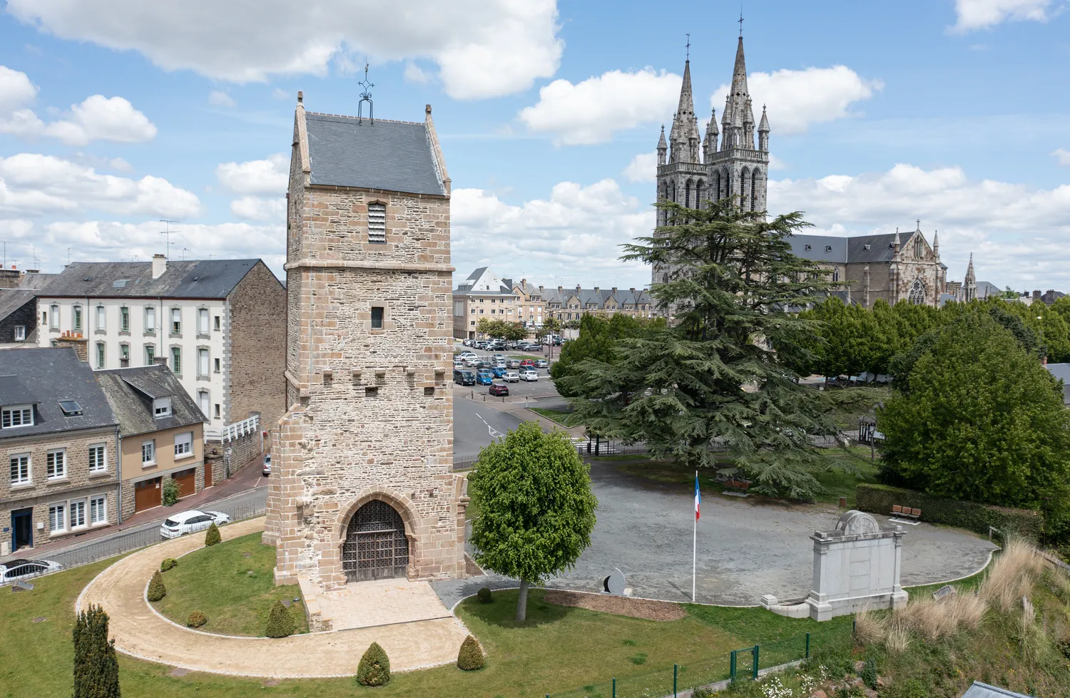 Image qui illustre: Visite libre de la tour à Saint-Hilaire-du-Harcouët - 0