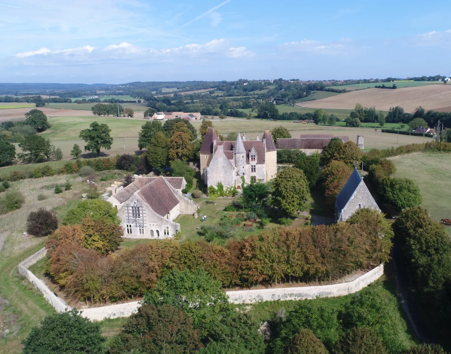 Image qui illustre: Le Logis de Moiullins:10 siècle d'architecture et d'histoire à Louvigny - 0