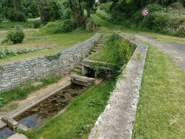 Image qui illustre: Balade Autour Des Fontaines - Paizay-le-tort