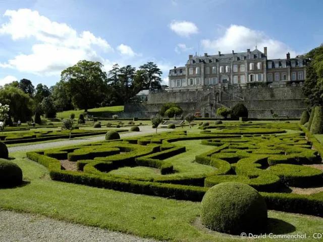 Image qui illustre: Les Jardins Et Terrasses Du Château De Sassy