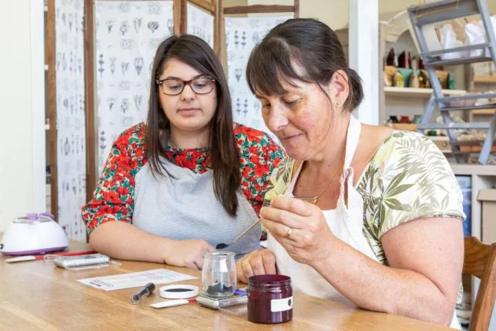 Image qui illustre: Fabriquez votre mascara et baume à lèvres teinté