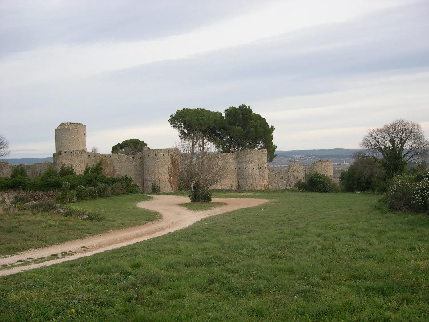 Image qui illustre: Chateau Des Guilhem à Clermont-l'Hérault - 0