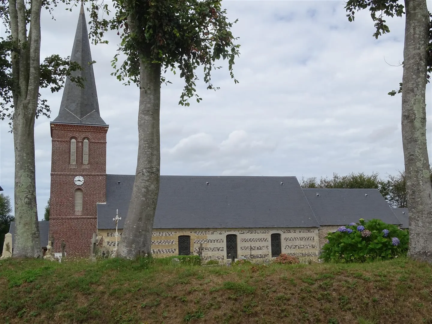 Image qui illustre: Visite guidée : Église Saint-Thomas de Cantorbéry, Beaurepaire à Mont-Saint-Aignan - 0