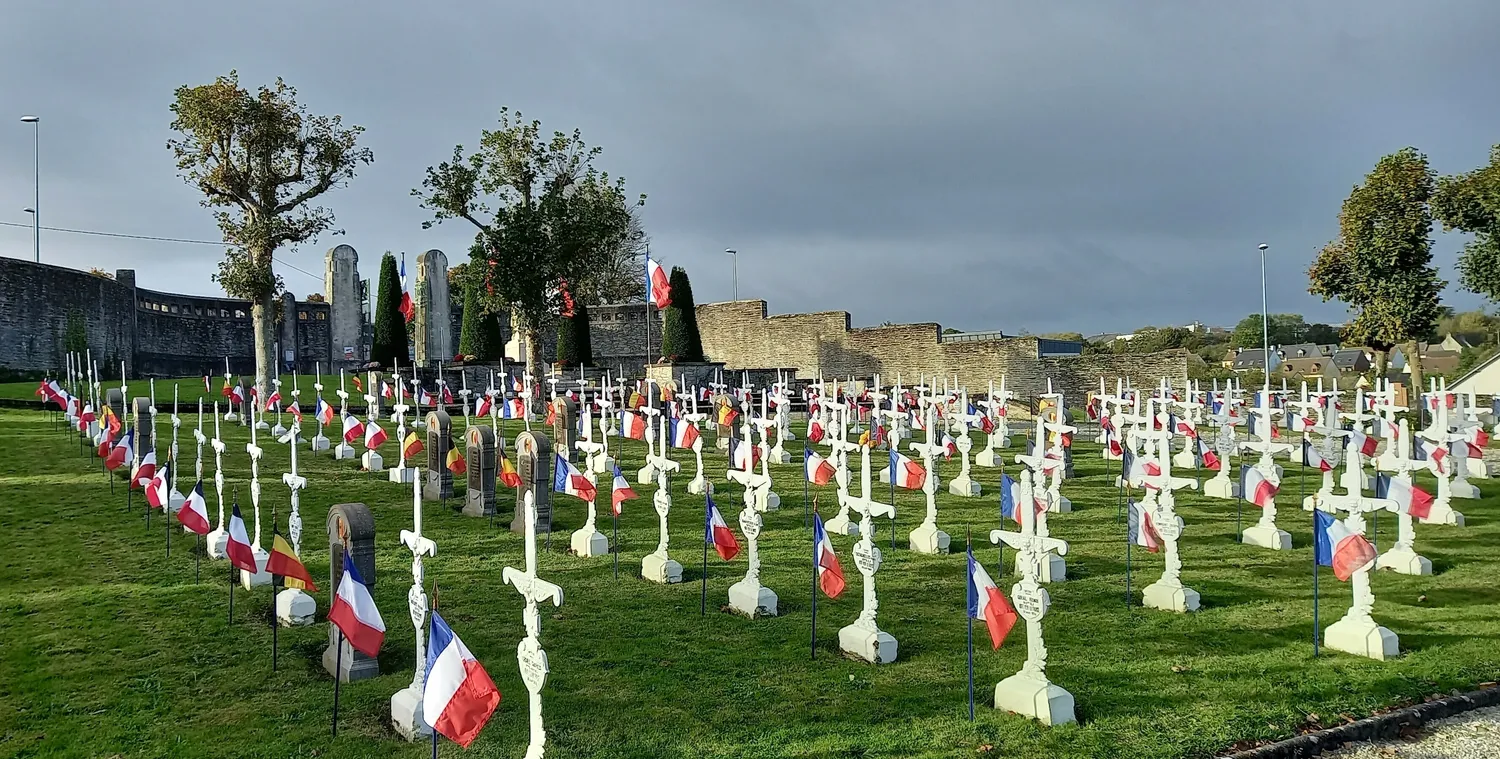 Image qui illustre: Visite guidée du cimetière à Cherbourg-en-Cotentin - 0