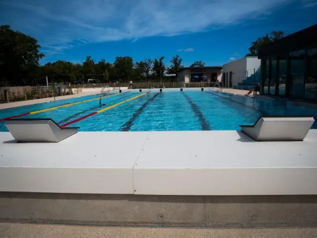 Image qui illustre: Piscine Municipale De Pougues-les-eaux