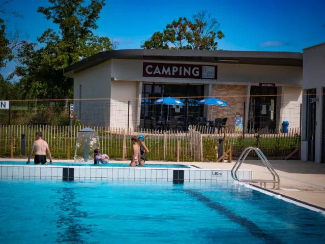 Image qui illustre: Piscine Municipale De Pougues-les-eaux