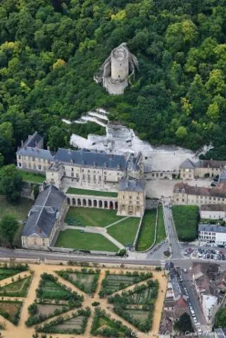 Image qui illustre: La Roche-Guyon