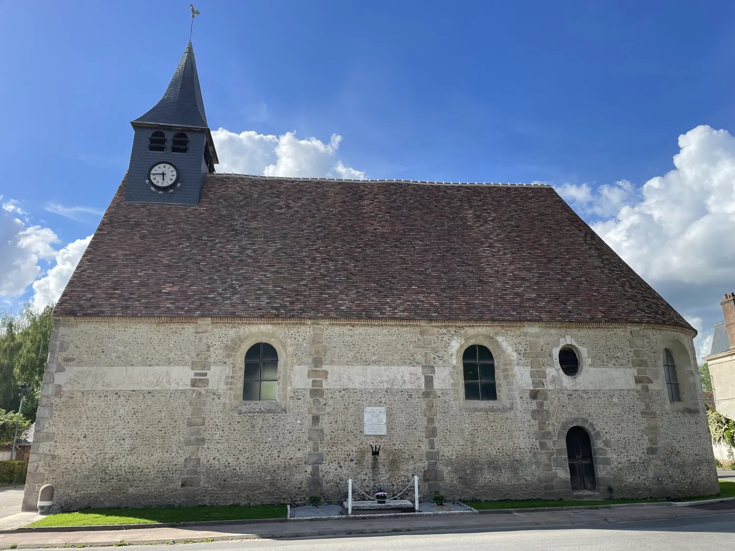 Image qui illustre: Visite de l'église suite aux travaux de restauration à Écluzelles - 0