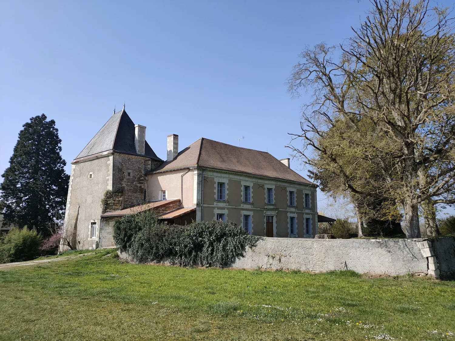 Image qui illustre: Conférence  La vie de château dans les campagnes du Mirebalais à Mirebeau - 0
