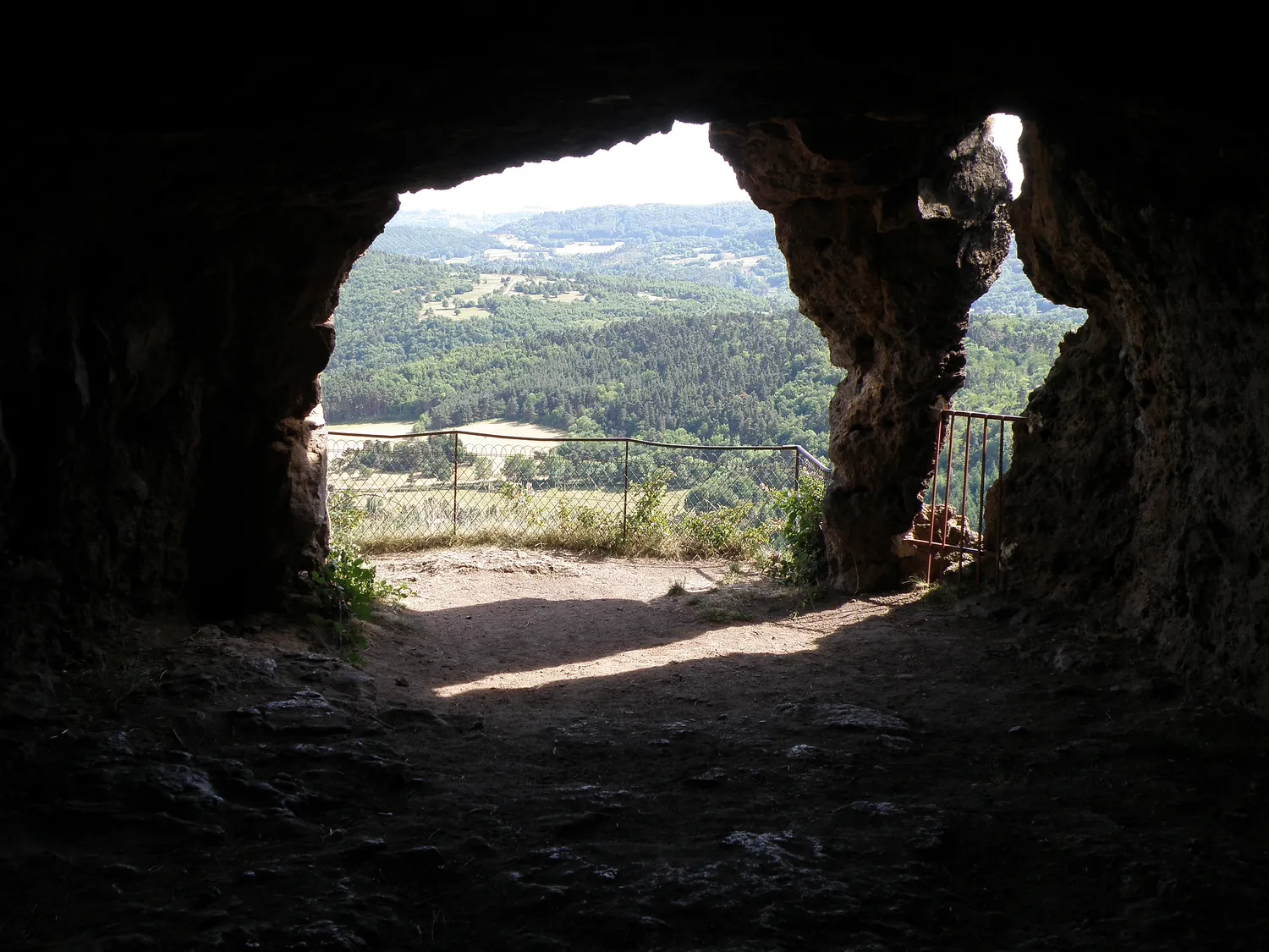 Image qui illustre: Les Grottes de Châteauneuf à Saint-Nectaire - 0
