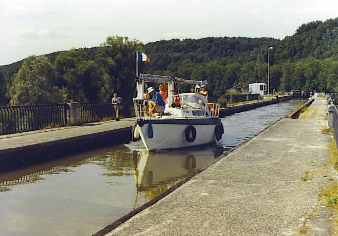 Image qui illustre: Pont De Flavigny