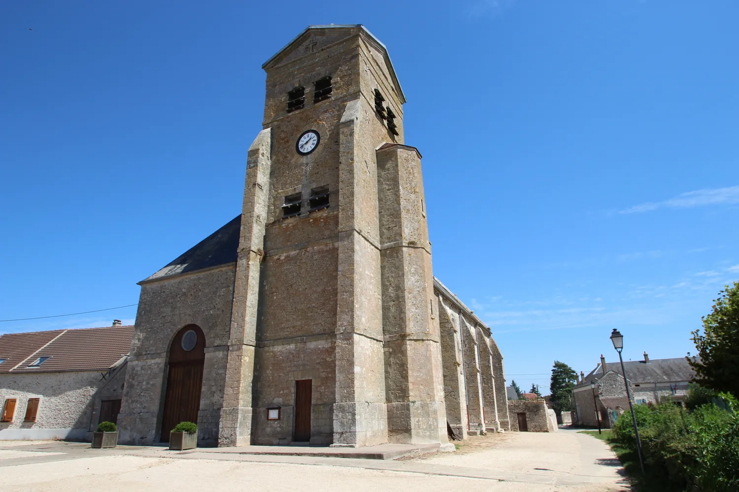 Image qui illustre: Boissy-le-sec - Eglise Saint-louis à Boissy-le-Sec - 0