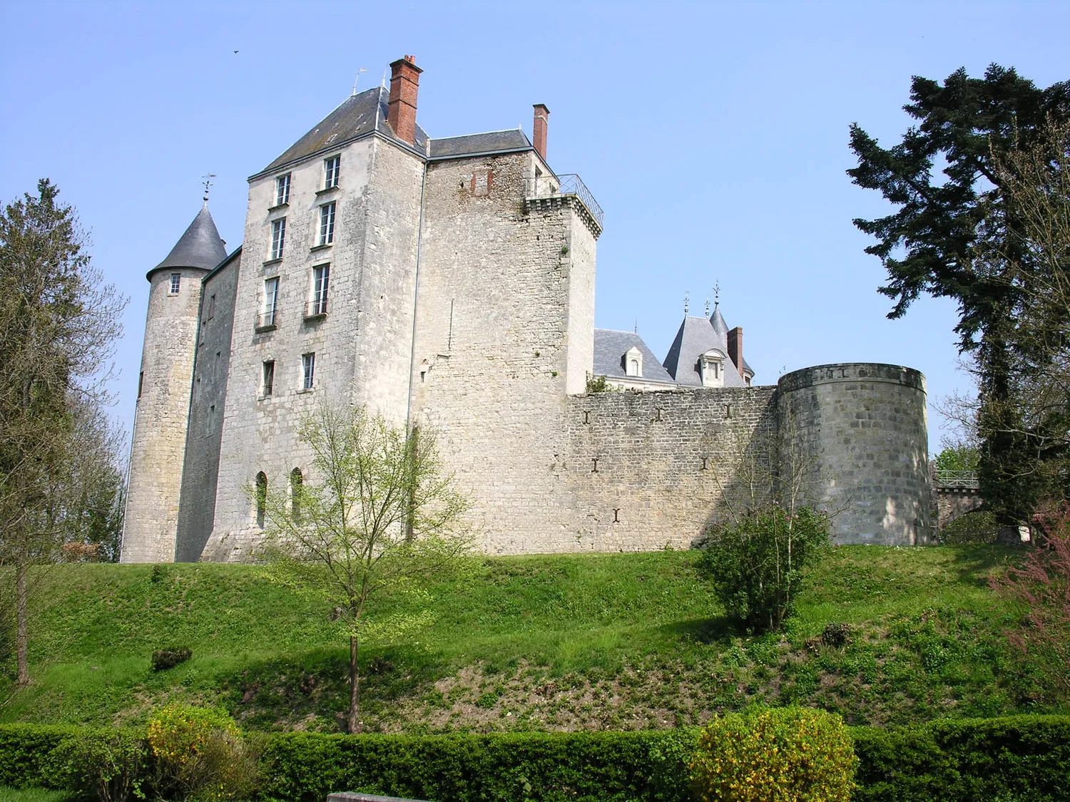 Image qui illustre: Château De Saint-brisson-sur-loire à Saint-Brisson-sur-Loire - 2