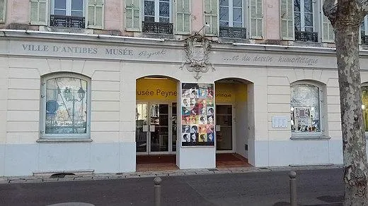 Image qui illustre: Musée Peynet Et Du Dessin Humoristique