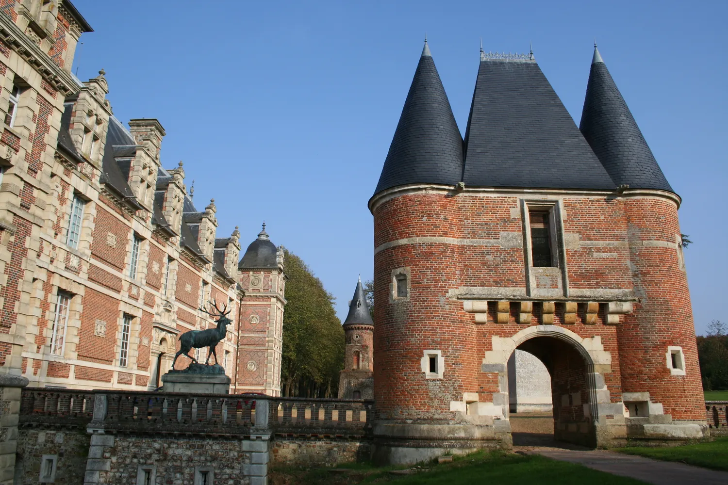 Image qui illustre: Visite guidée du château à Mesnils-sur-Iton - 0