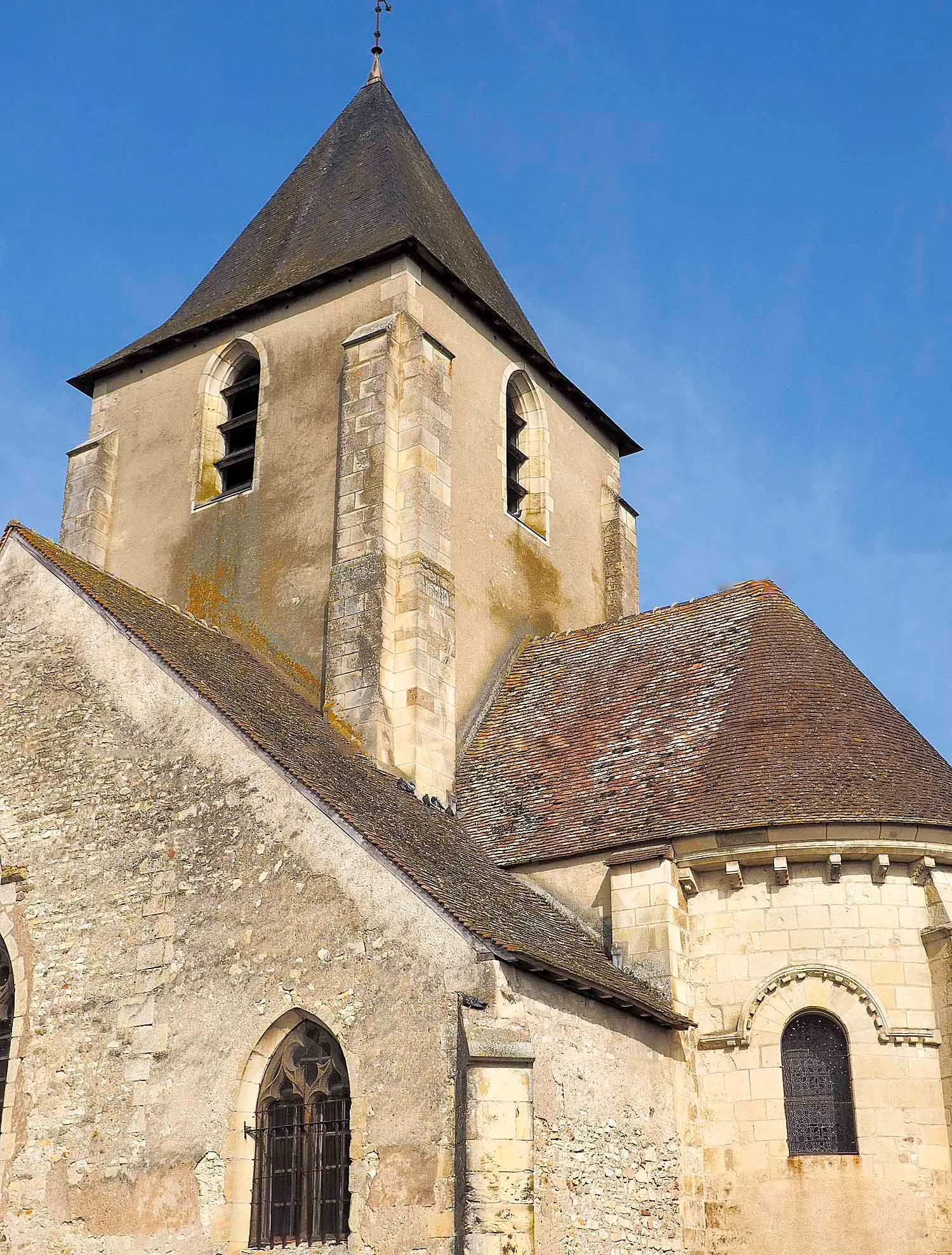 Image qui illustre: Eglise Saint Etienne Du Gravier à La Guerche-sur-l'Aubois - 0