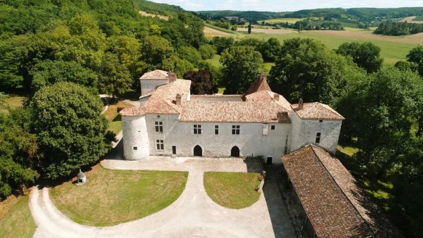 Image qui illustre: Château De Sainte-foy D'anthé