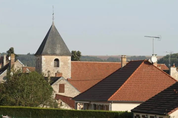 Image qui illustre: Eglise de la décollation de Saint-Jean-Baptiste de Chemilly Sur Serein