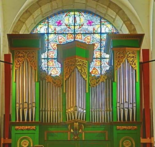 Image qui illustre: Les 10 ans de l'orgue d'Entraygues : Concert du Choeur Départemental de l'Aveyron dirigé par Catherine Bassett et Georges Lartigau à l'orgue