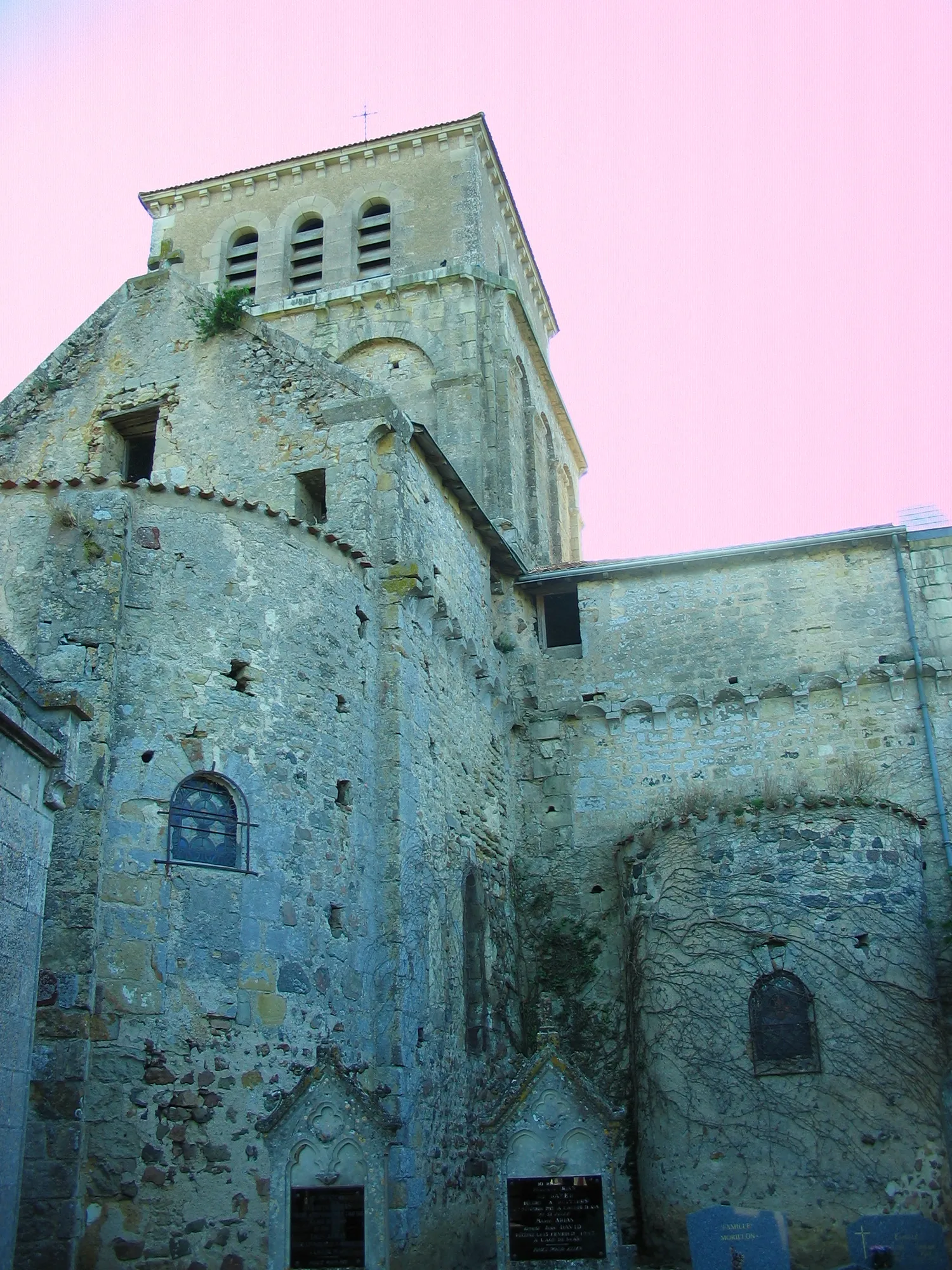 Image qui illustre: L’Église de Saint-Paixent  à L'Isle-Jourdain - 1