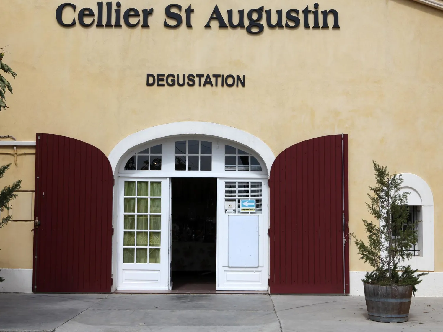 Image qui illustre: Cellier Saint Augustin à Sénas - 1