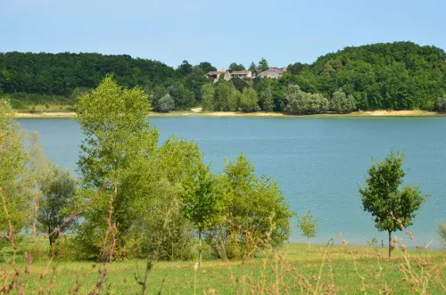 Image qui illustre: Autour Des Lacs De L'escourroux Entre Lot-et-garonne Et Dordogne à Soumensac - 0