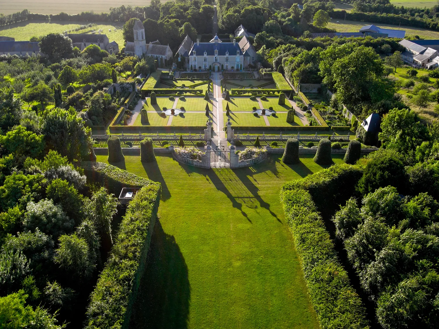 Image qui illustre: Visite libre des jardins de Brécy à Creully sur Seulles - 0