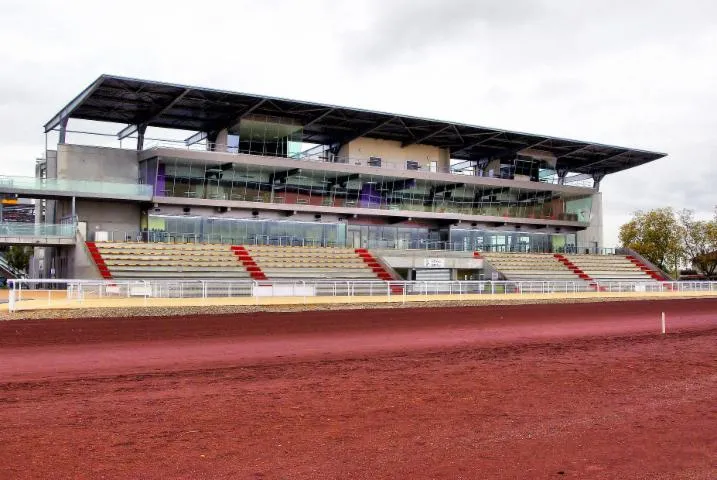 Image qui illustre: Hippodrome De Lyon-carré De Soie