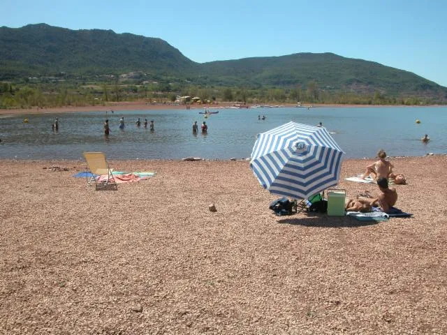 Image qui illustre: Lac du Salagou