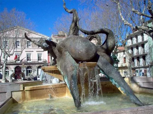 Image qui illustre: Fontaine du Pouffre à Sète - 2