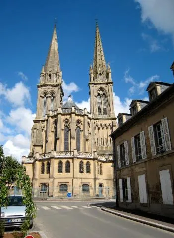 Image qui illustre: Basilique Notre Dame De La Délivrande