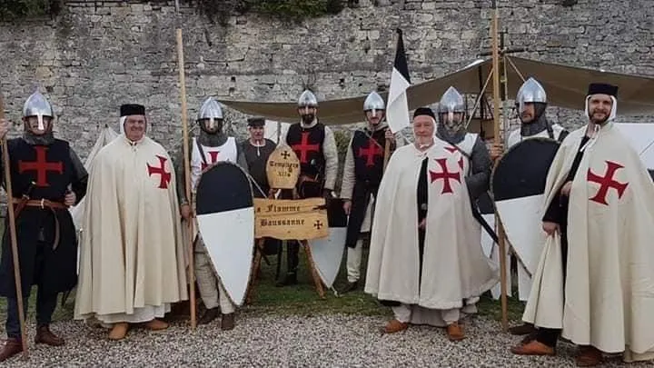 Image qui illustre: Animation costumée du château à motte de la Haie Joulain