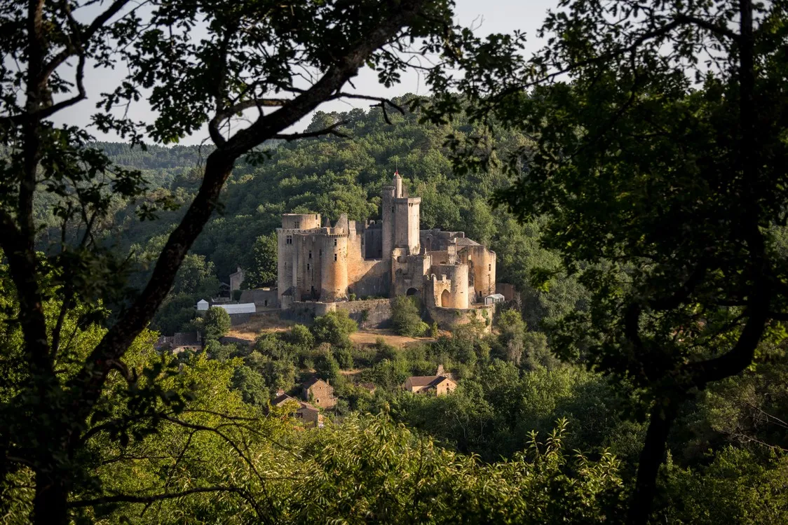 Image qui illustre: Bonaguil, Sur Le Gr® 36, Entre Périgord Et Quercy à Saint-Front-sur-Lémance - 1