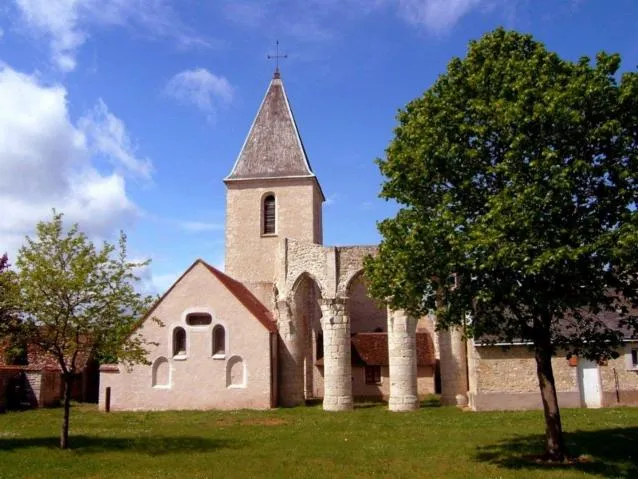 Image qui illustre: Eglise Saint-jacques-le-majeur