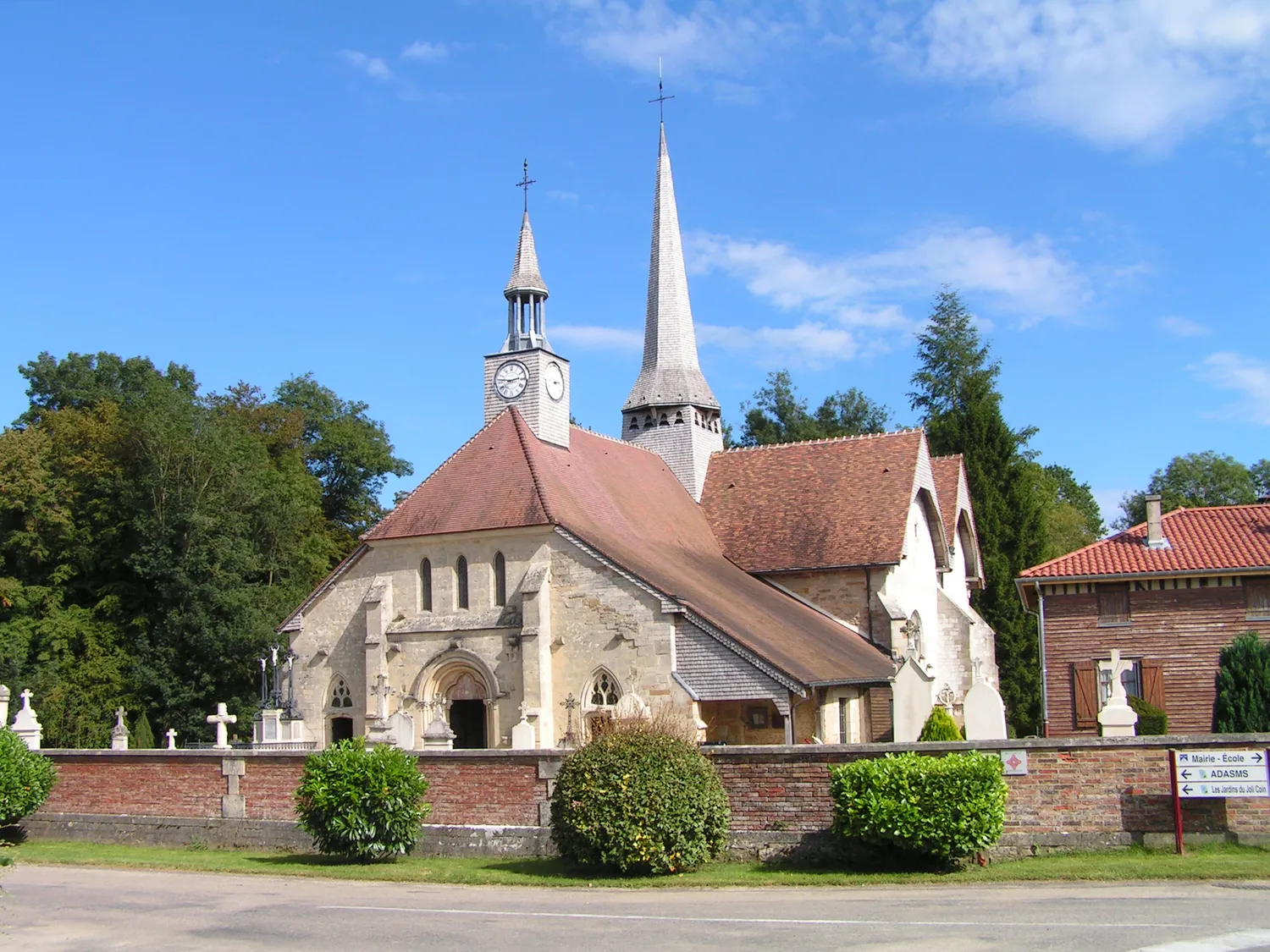 Image qui illustre: Eglise Notre-dame-en-sa-nativite à Rives Dervoises - 0