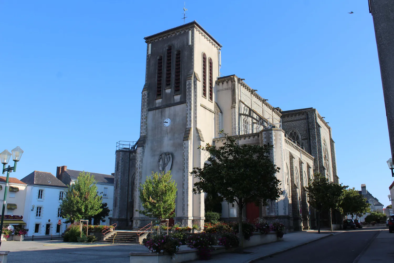 Image qui illustre: Eglise Saint-pierre-aux-liens à Frossay - 0