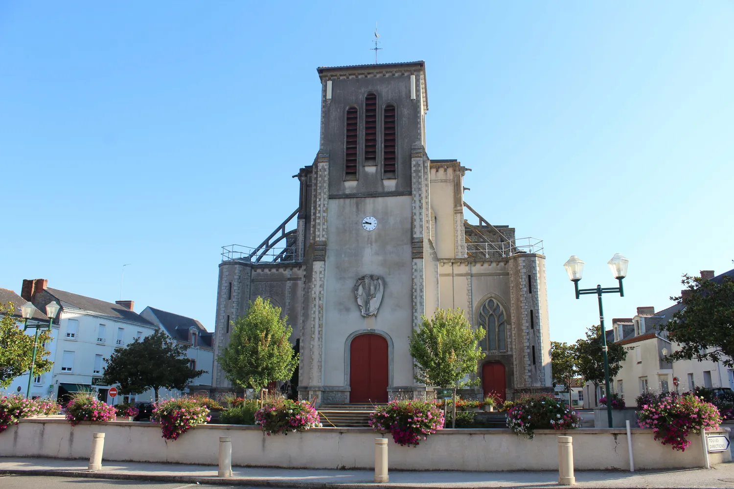 Image qui illustre: Eglise Saint-pierre-aux-liens à Frossay - 1