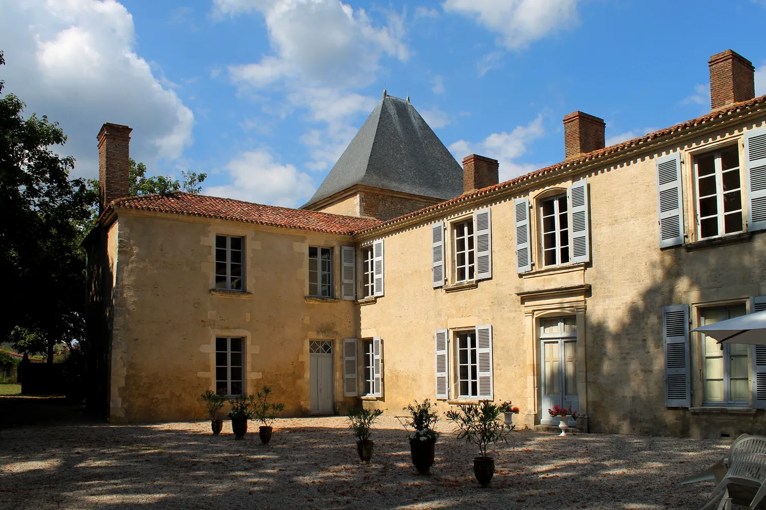 Image qui illustre: Château De Bessay à Bessay - 0