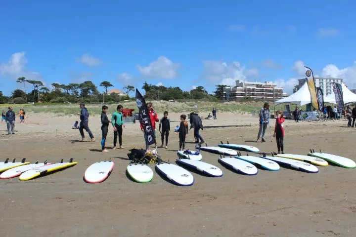 Image qui illustre: Surf Avec Atlantic Surf Academy