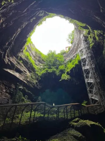 Image qui illustre: Gouffre de Padirac