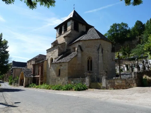Image qui illustre: Eglise romane de Saint-Austremoine