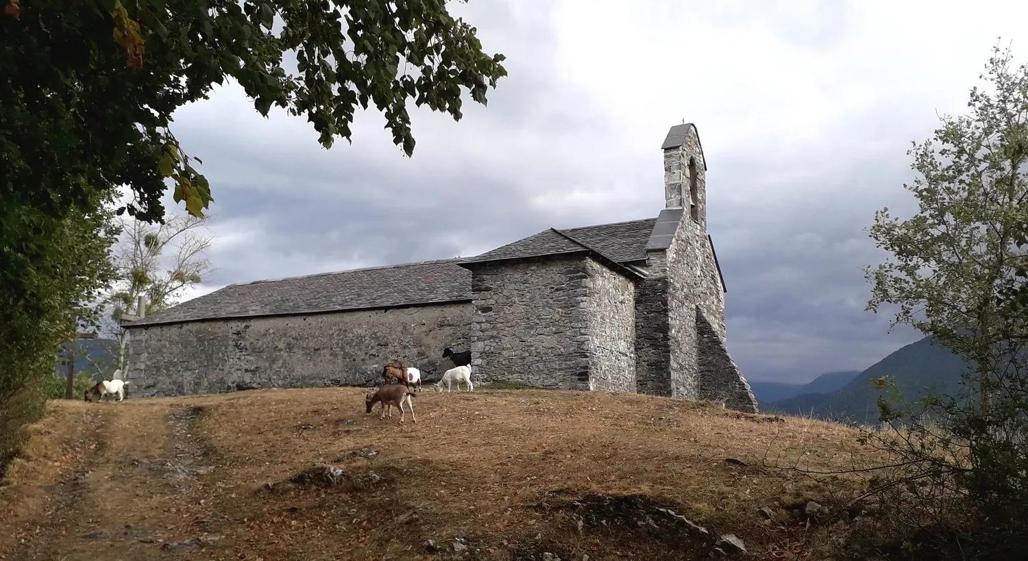 Image qui illustre: À la découverte de la chapelle Notre-Dame du Calvaire de Galey à Galey - 0