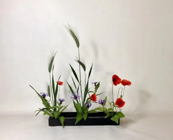 Image qui illustre: Ikebana au jardin: quand les légumes s’invitent dans nos bouquets…